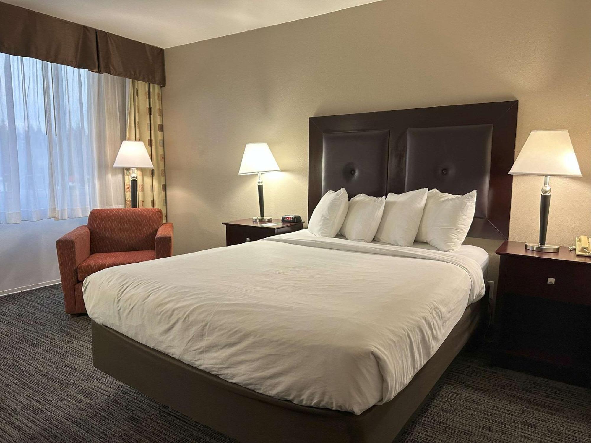 Quality Inn & Suites Everett Exteriör bild