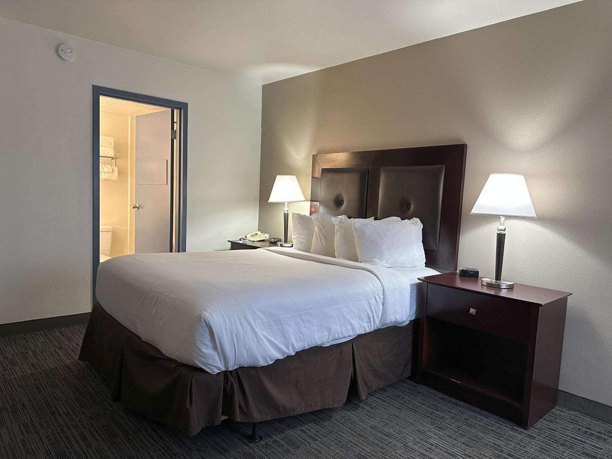 Quality Inn & Suites Everett Exteriör bild