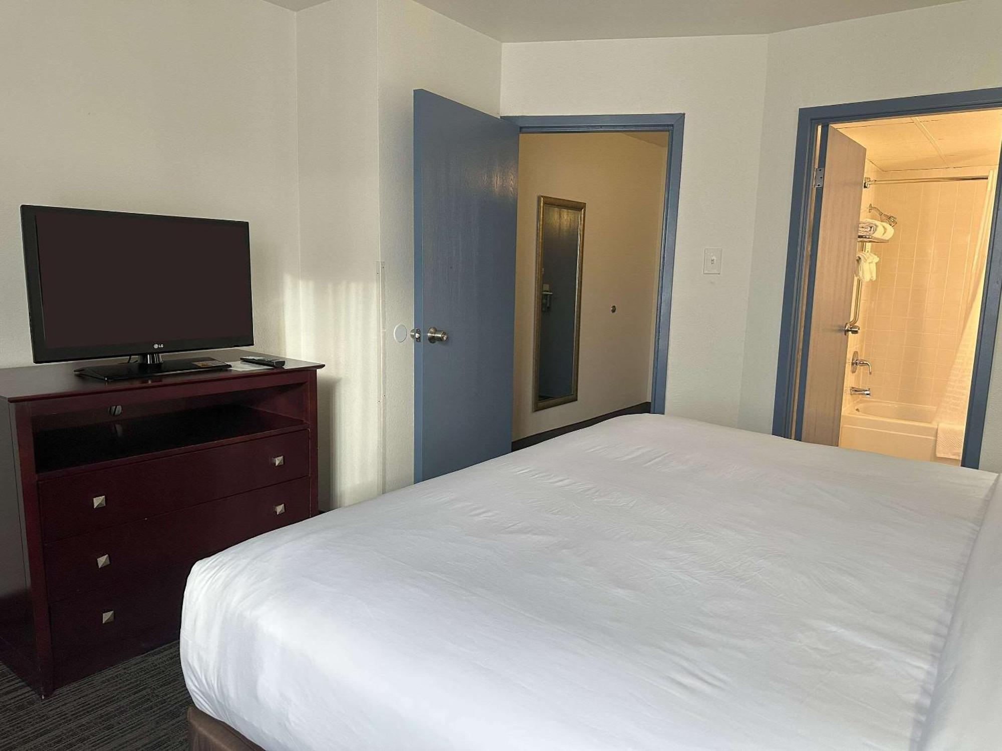 Quality Inn & Suites Everett Exteriör bild