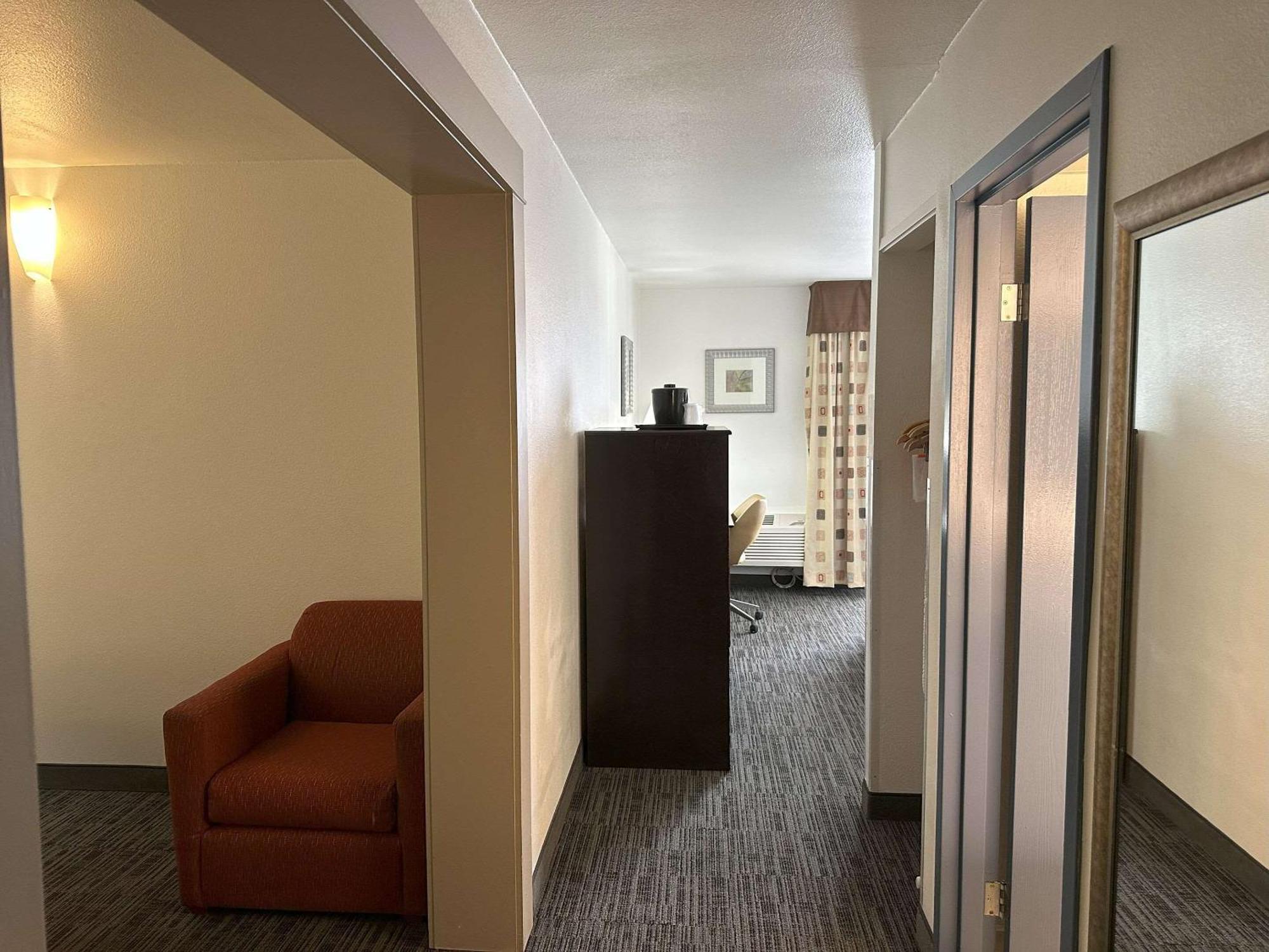Quality Inn & Suites Everett Exteriör bild