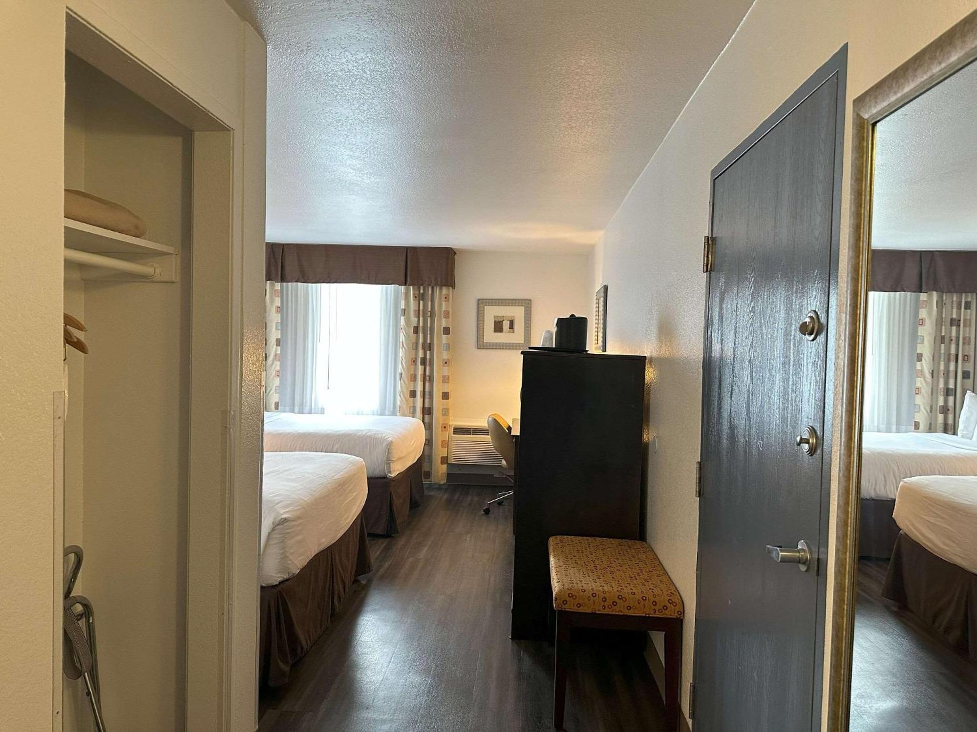 Quality Inn & Suites Everett Exteriör bild