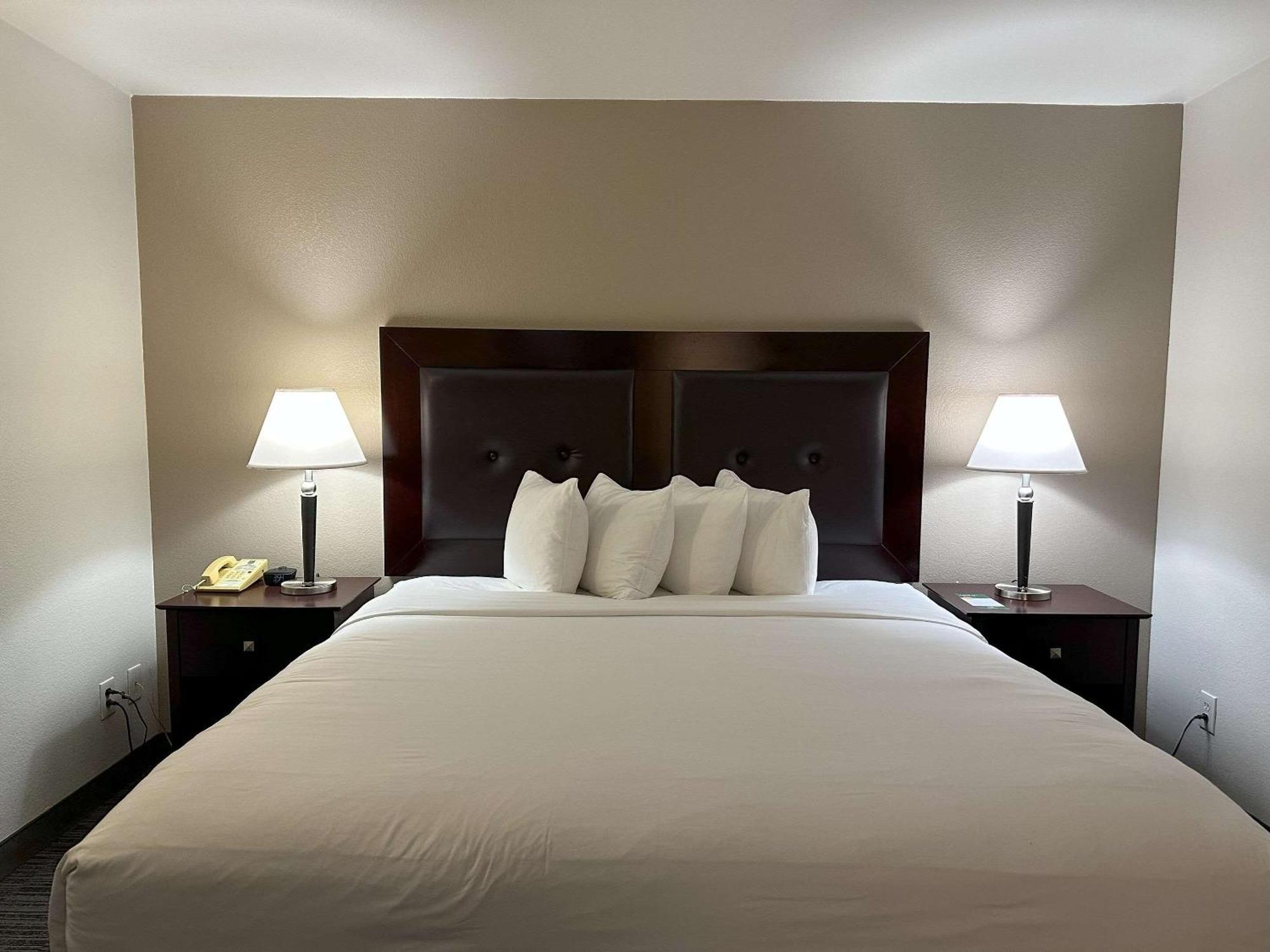 Quality Inn & Suites Everett Exteriör bild