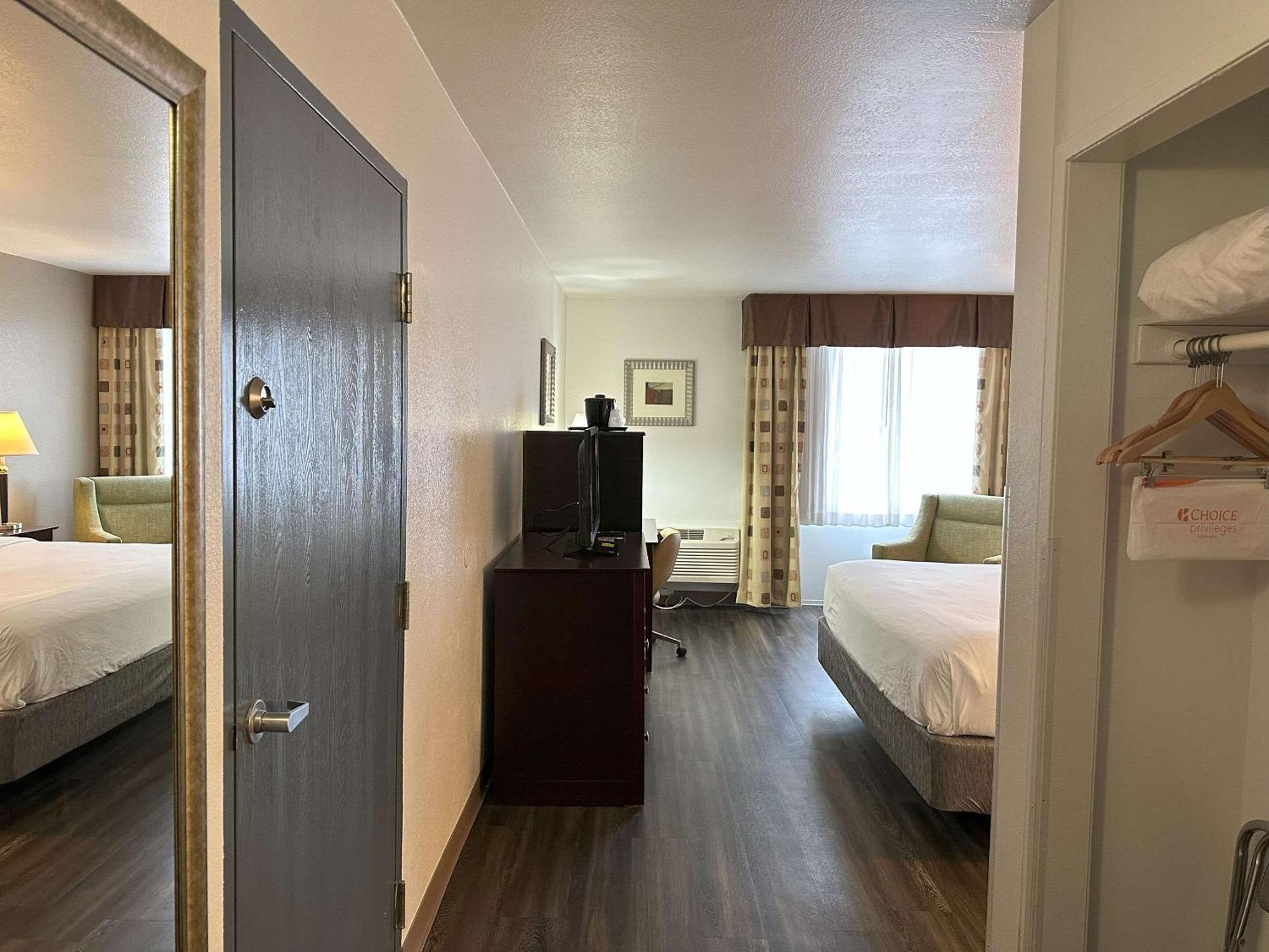 Quality Inn & Suites Everett Exteriör bild